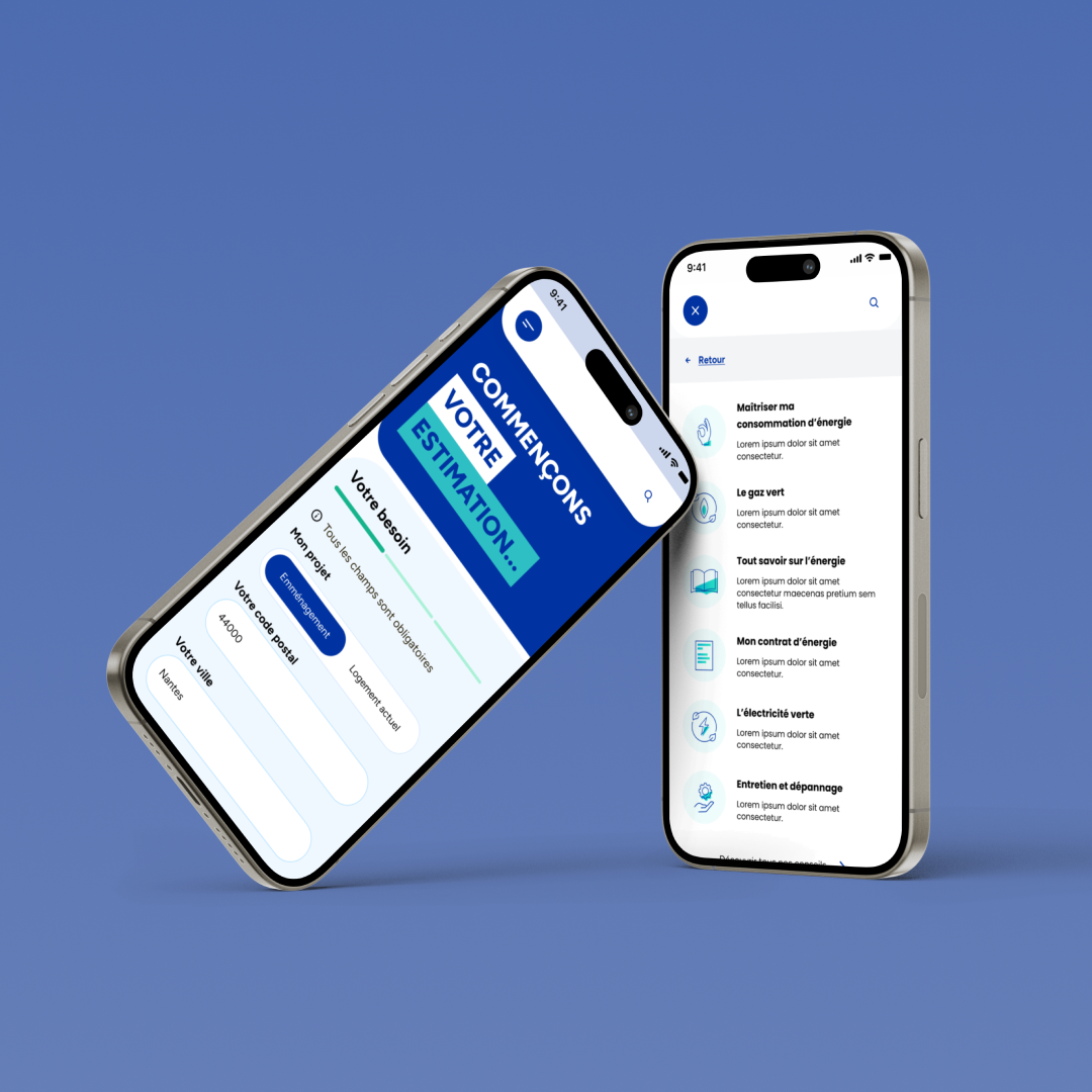 Deux smartphones affichent une interface d'estimation énergétique sur fond bleu uni. Le premier téléphone montre une page d'accueil avec le texte "COMMENÇONS VOTRE ESTIMATION...", des champs pour le besoin, le type de projet, le code postal et la ville. Le second téléphone affiche une liste de rubriques informatives sur l'énergie, telles que "Maîtriser ma consommation d'énergie", "Le gaz vert", "Tout savoir sur l'énergie", "Mon contrat d’énergie", "L’électricité verte" et "Entretien et dépannage", associées à des icônes bleues.