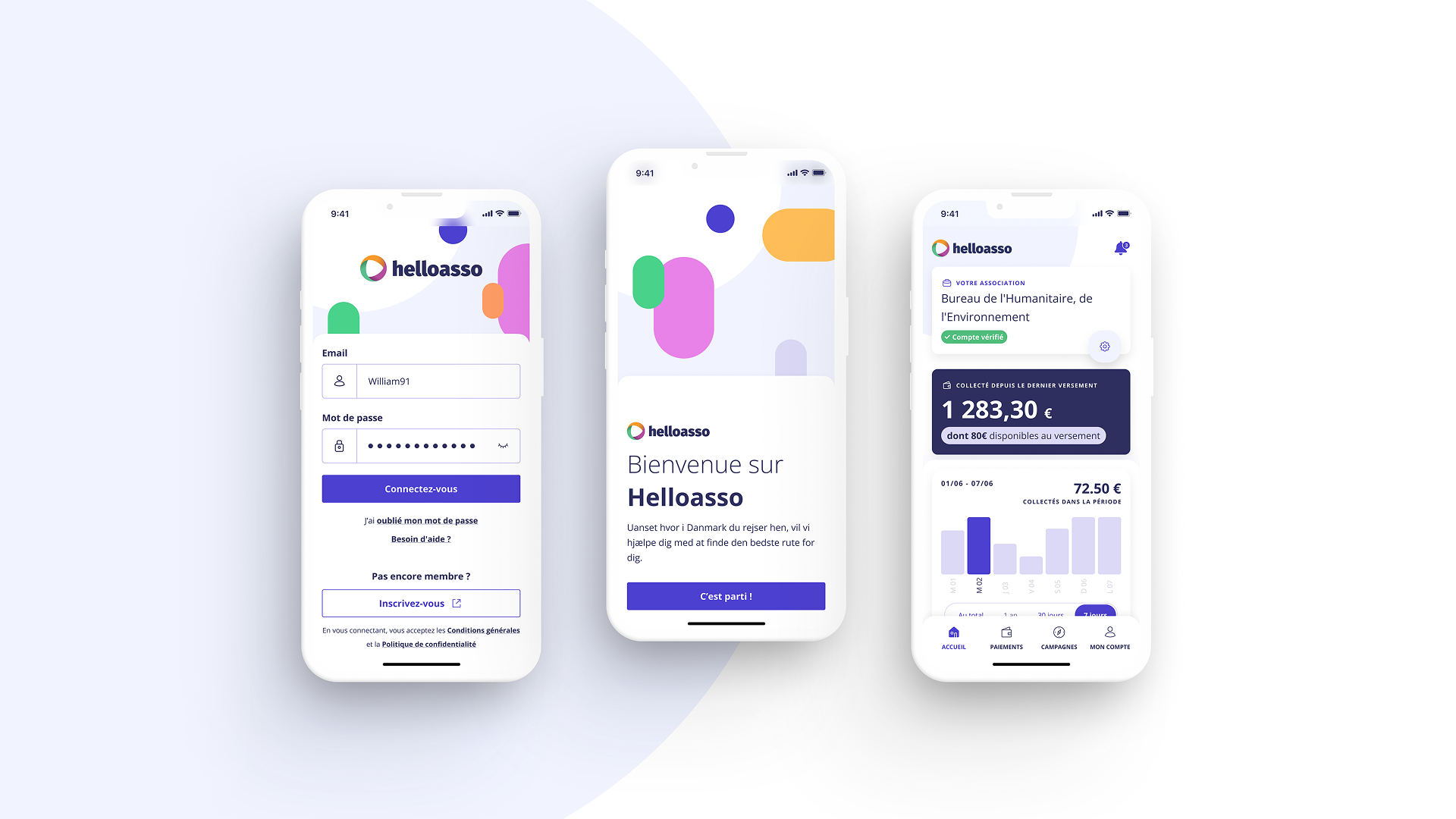Trois smartphones affichent des écrans mobiles de l’application HelloAsso. L’écran de gauche présente le formulaire de connexion avec champs email et mot de passe, bouton « Connectez-vous » et lien d’inscription. Au centre, l’écran d’accueil accueille l’utilisateur avec le message « Bienvenue sur HelloAsso », des motifs arrondis colorés (violet, vert, orange, rose) sur fond blanc. À droite, l’écran de suivi des collectes d’une association affiche le montant disponible, un graphique de collecte sur la période et les raccourcis de navigation. L’espace est aéré, les visuels colorés, la typographie moderne pour une expérience digitale simple et accessible.